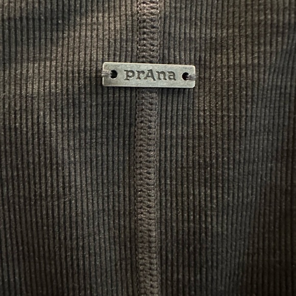 Prana workout top with built in bra size Large - Picture 3 of 4